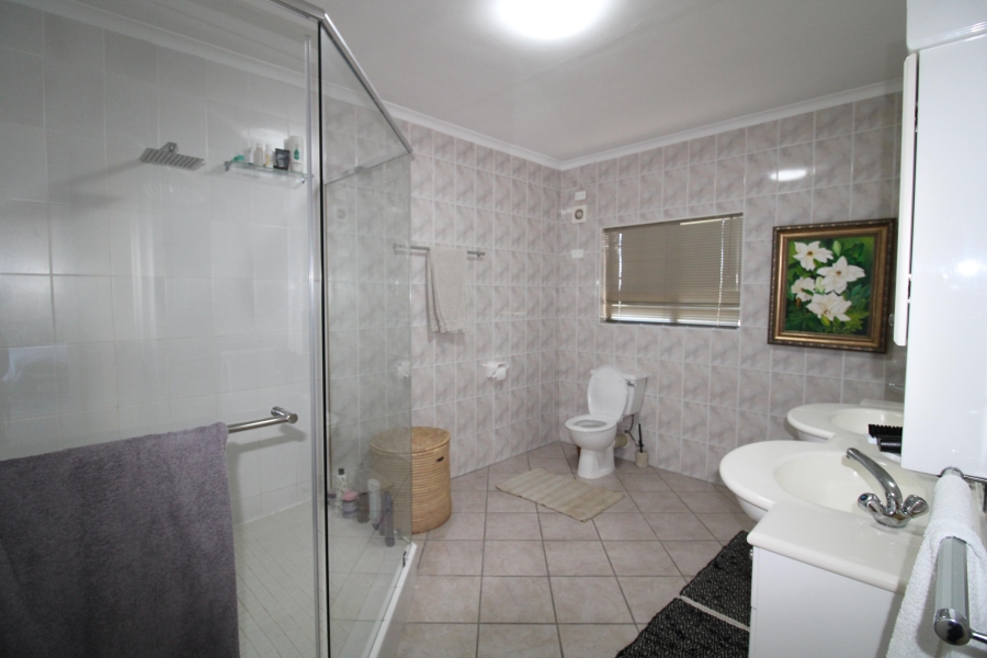 To Let 3 Bedroom Property for Rent in Somerset West Western Cape